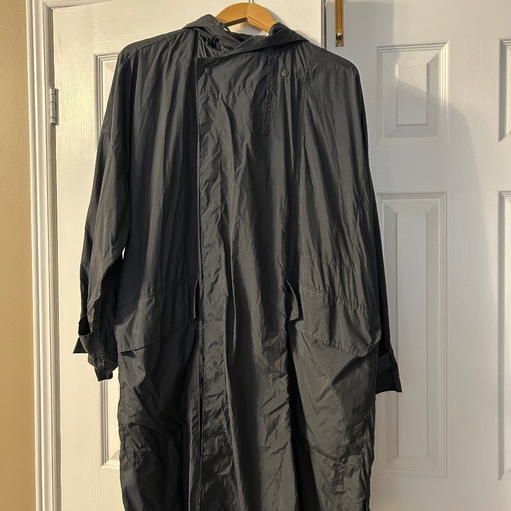 Uniqlo Lightweight Packable Rain Jacket – Grey, Travel-Friendly & Chic
